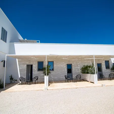 Il Casale Nel Parco 팜스테이 오스투니